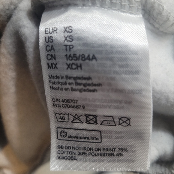 Super Mario Sweater Crewneck H&M Divided Grey with Rainbow Lettering Nintendo - Picture 6 of 9